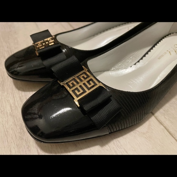 Shoes - Picture 5 of 11